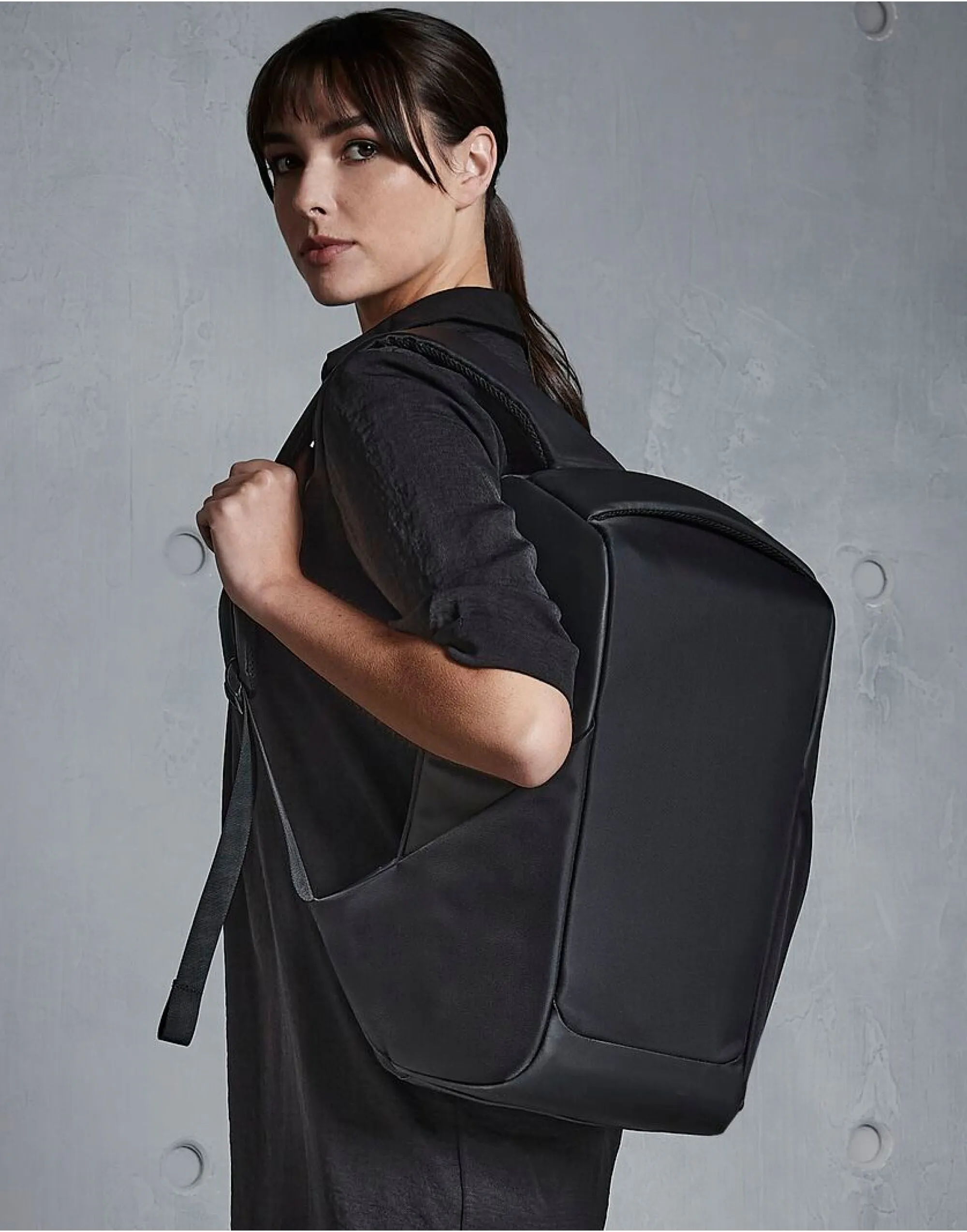 QD925 Quadra Project Charge Security Backpack