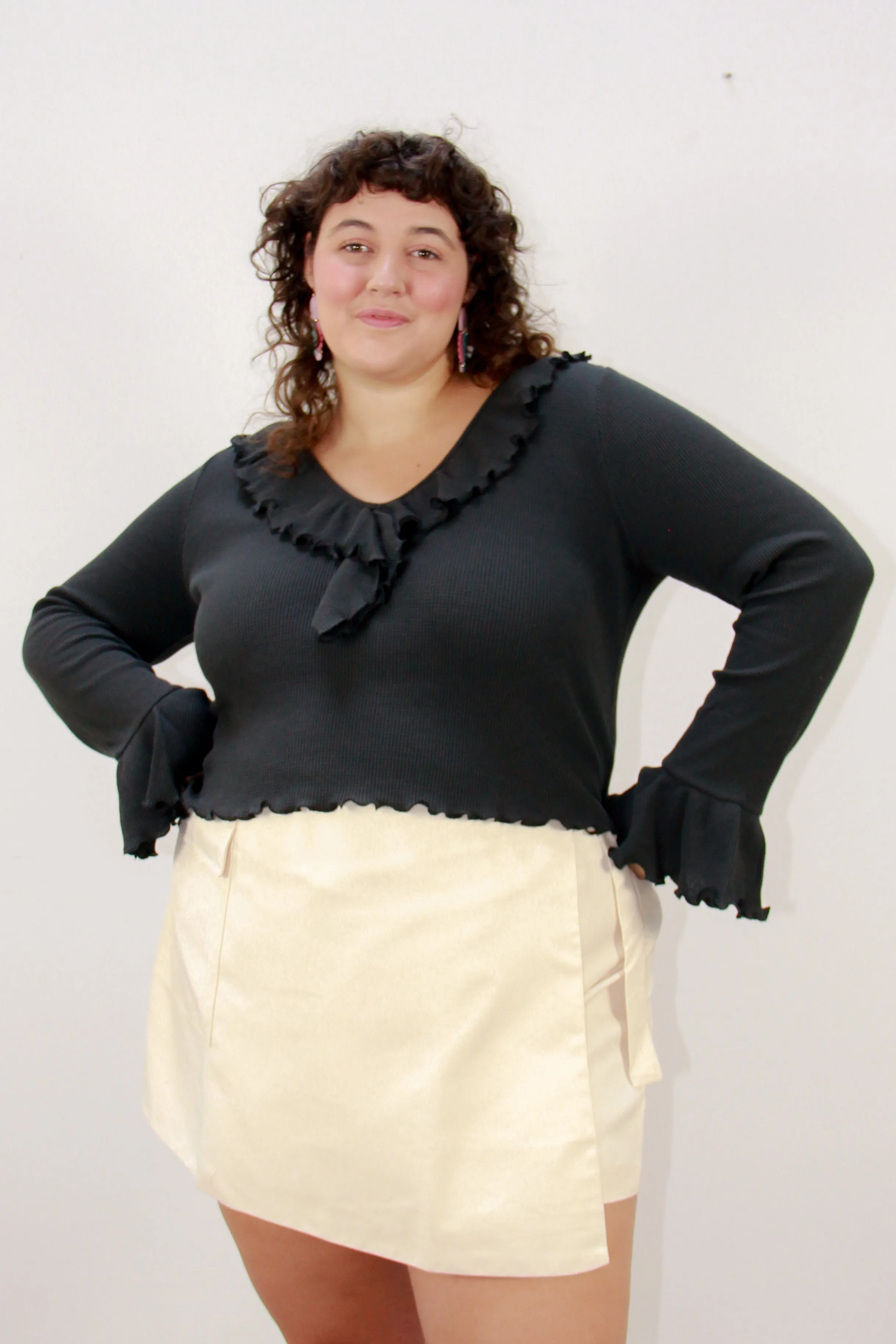 THE DAZED FLARE TOP ~ BLACK