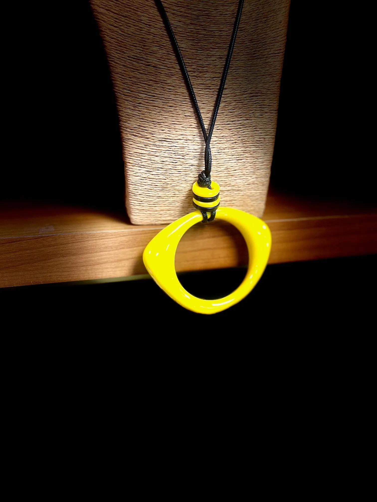 YELLOW RESIN PENDANT ADJUSTABLE NECKLACE